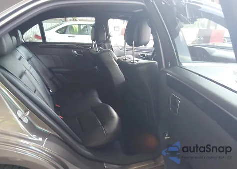 2010 Mercedes-Benz E 350 4Matic z USA, uszkodzony, nr VIN WDDHF8HB0AA109114